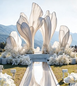 Arco di Fiori Giganti in Organza Fatto a Mano H783, Sfondo di Lusso per Matrimoni, Installazione Artistica in Tessuto Personalizzata per <span class=keywords><strong>Eventi</strong></span> all'Aperto e al Chiuso - Product Image 3