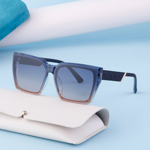 Gafas de Sol Cuadradas para Mujer Fy-99127c, Lentes Negras de PC con Protección UV400, Estilo Instagram, Gafas para Conducir - Product Image 2