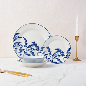 Vente en gros service de table 32 pièces <span class=keywords><strong>assiette</strong></span> en porcelaine service de vaisselle en céramique <span class=keywords><strong>blanche</strong></span> avec <span class=keywords><strong>bord</strong></span> doré - Product Image 3