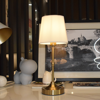 Lampe de table plissée sans fil rechargeable de style nordique classique pour chambre d'hôtel, éclairage de luxe pour décoration de mariage et salon