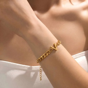 Bracelet en acier inoxydable avec lettres, chaîne alphabet 26 lettres, bijoux hip hop unisexe, bracelets tendance pour hommes et femmes - Product Image 2
