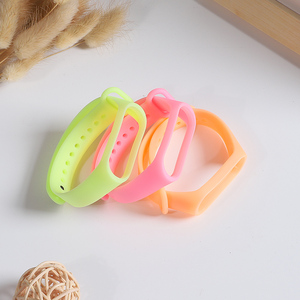 Luminoso brillante de la correa de muñeca de silicona para Xiaomi <span class=keywords><strong>Mi</strong></span> banda 3 4 <span class=keywords><strong>5</strong></span> Smart bandas para reloj de pulsera Accesorios - Product Image 4