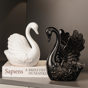 Par de Adornos de Cisnes - Decoraciones de Cerámica de Lujo para Sala de Estar, Mueble para Vinos, Soporte para TV, que Exudan Sofisticación - Product Image 2