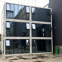 Bâtiment de bureau modulaire préfabriqué en conteneurs à deux étages avec mur-rideau entièrement vitré, pour dortoir de chantier et usage commercial