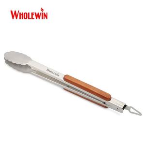 Vente directe d'usine Accessoires de gril en acier inoxydable Pinces à barbecue robustes avec manche en bois - Product Image 3
