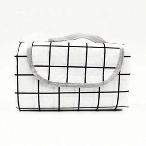 Tapis pliable léger et durable en tissu Oxford imperméable et réutilisable, imprimé sur mesure, motif à carreaux blancs, 150 cm x 200 cm, pour loisirs et extérieur - Product Image 1