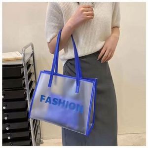 Sac fourre-tout de plage et de voyage transparent en PVC avec poignée en PU, grande taille, étanche, pour femmes, vente en gros - Product Image 3