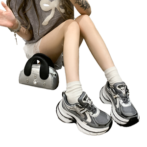 Chaussures de sport tendance à semelle épaisse respirante et légère, vente chaude, noir et blanc, baskets pour femmes, été, hiver, printemps - Product Image 1