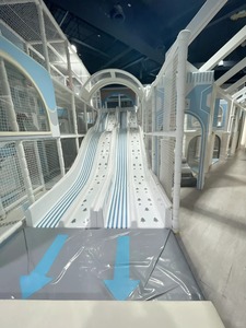 Équipement de jeu souple personnalisé Ledi-95 de 500 mètres carrés pour enfants, aire de jeux intérieure avec fonctions de jeu de rôle, parc d'attractions en bois et métal - Product Image 3