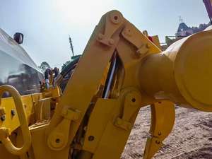Bulldozer sur chenilles Shantui SD22 2022 d'occasion, équipement de terrassement et de construction avec moteur et boîte de vitesses, capacité de bulldozing de 6,4 m - Product Image 4