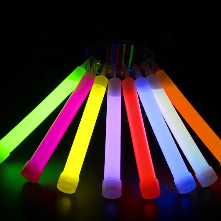 Bâtons de produits chimiques au néon promotionnels, bâtons lumineux de 6 pouces, jouets lumineux dans le noir, bâtons lumineux pour les fêtes, les mariages et les concerts