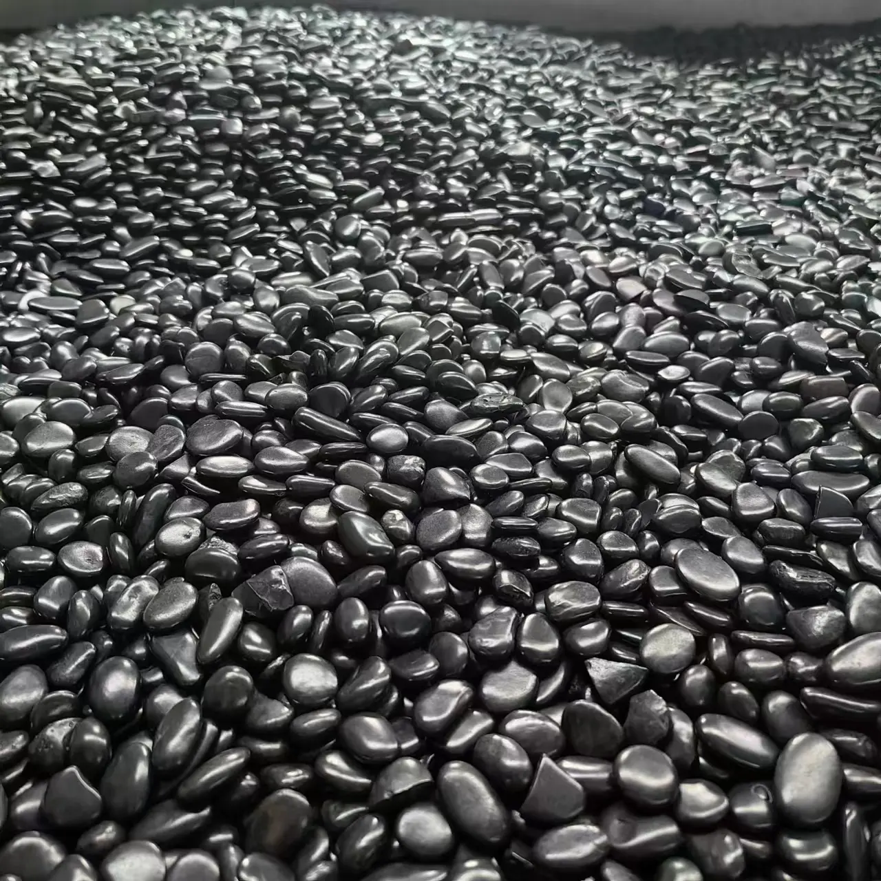 Черный полированный речной камень натуральная галька и камни