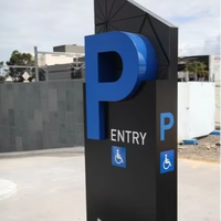 Grand panneau routier de station-service et panneau de signalisation directionnel, panneau d'affichage publicitaire extérieur rétroéclairé pour l'indication de voies