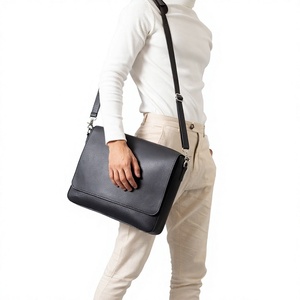 Mochila Unisex de Cuero Genuino con Correa Ajustable, Asa Suave, Cierre de Cremallera, Capacidad de 50-80L, para Uso Diario Informal - Product Image 1