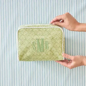 Borsa da viaggio personalizzata a righe rosa con ricamo, pochette cosmetica a righe, borsa da toilette grande fantasia, borsa trasparente in PVC - Product Image 3
