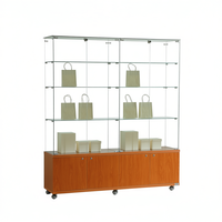 Vitrine moderne en verre 160x40x180 cm avec base en bois de cerisier, portes verrouillables et étagères réglables pour l'exposition dans le salon
