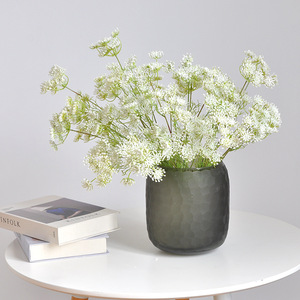 Fiori Artificiali in Schiuma a 3 Teste Stile Queen Anne's Lace per Decorazioni Floreali Nordiche per Casa, Soggiorno e Matrimoni - Vendita all'Ingrosso - Product Image 1