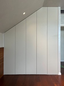 <span class=keywords><strong>Armadio</strong></span> da Soffitta Integrato HAIYUE con Ante a Battente, Guardaroba Personalizzato Bianco Opaco per Pareti Inclinata - Product Image 2