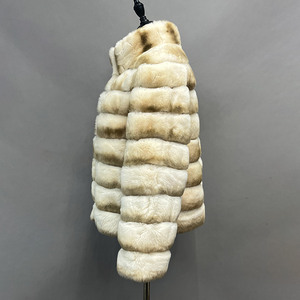 Giacca <span class=keywords><strong>in</strong></span> Vera <span class=keywords><strong>Pelliccia</strong></span> di Coniglio Rex per Donna, Vendita all'Ingrosso, Lussuosa, a Righe Orizzontali, Spessa e Calda per l'Inverno - Product Image 2