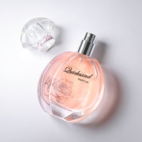 Perfume para Mujer en Botella Redonda de Vidrio Color Durazno, Tapa Transparente Facetada, Brillo Teal, Doble Radiante, Encantador y Persistente