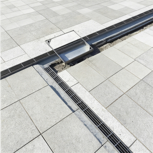 Piastre Lineari e di Protezione Personalizzate in Acciaio Inox 304/316 per Canali di Drenaggio Esterni di Hotel e Bagni con Coperture a Griglia - Product Image 3