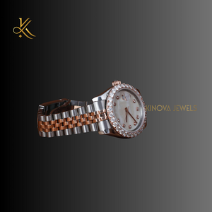 Reloj de diamantes Moissanite hecho a mano para amantes del lujo con materiales de primera calidad y belleza atemporal para un estilo clásico - Product Image 5