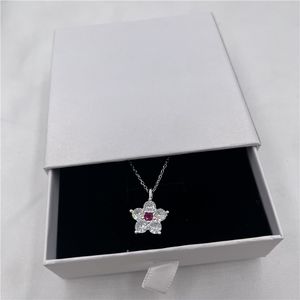 Collar GETSMART GSC-WNJ-Flower con Acabado Premium de Metal y Circonita, con Tecnología NFC, Logotipo Personalizado, Joyería NFC, Plata 925, Cadena Hecha a Mano - Product Image 5