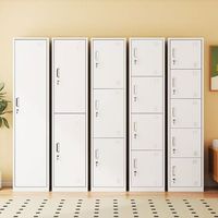 Le nouveau bureau individuel en métal pour employés est doté de deux portes utilisées comme bureaux à domicile