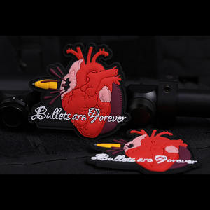 Bullets Are Forever Badge en PVC tactique en caoutchouc souple, aimant, perles décoratives, style de luxe, forme de cœur, écologique - Product Image 2