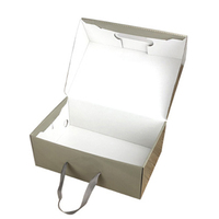 OEM Personnalisable Taille Couleur Mat Finition UV Avantage Boîte de papier kraft Carton d'emballage ondulé Chaussures Chaussettes Vêtements Gaufrage