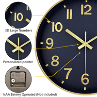 Horloge murale moderne ronde silencieuse à quartz avec aiguilles en verre HD et cadre en plastique – Or et bleu marine pour chambre, salle à manger, bureau à domicile