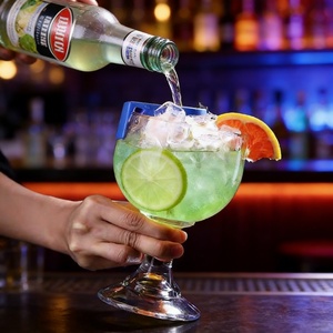 <span class=keywords><strong>Verre</strong></span> <span class=keywords><strong>à</strong></span> <span class=keywords><strong>vin</strong></span> <span class=keywords><strong>à</strong></span> <span class=keywords><strong>pied</strong></span> de 550 ml-600 ml avec couvercle porte-bouteille en silicone, <span class=keywords><strong>verre</strong></span> de fête amusant pour <span class=keywords><strong>vin</strong></span>, bière et cocktails - Product Image 2