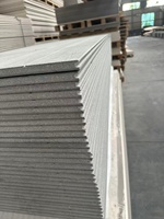 Plancher en MGO ignifuge et imperméable, panneau stratifié en oxyde de magnésium haute densité pour maison conteneur et bâtiment modulaire