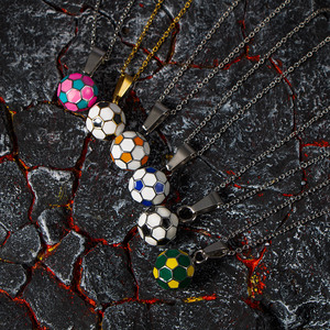 Collar con Colgante de Balón de Fútbol, Acero Inoxidable y Resina, Regalo para Hombre SP1012 - Product Image 1