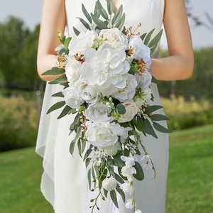 <span class=keywords><strong>Bouquet</strong></span> <span class=keywords><strong>de</strong></span> <span class=keywords><strong>mariée</strong></span> artisanal en soie artificielle <span class=keywords><strong>ivoire</strong></span> pour mariages, anniversaires et cérémonies <span class=keywords><strong>de</strong></span> demoiselles d'honneur - Product Image 1