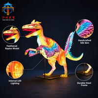 Lanterne géante de dinosaure en soie animatronique pour l'extérieur, sculpture lumineuse LED colorée de Raptor pour parc à thème