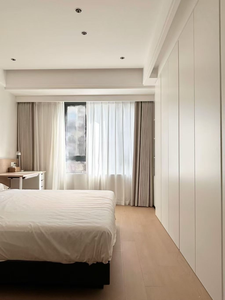 Armario Empotrado Minimalista con Puerta Invisible, <span class=keywords><strong>de</strong></span> Piso <span class=keywords><strong>a</strong></span> <span class=keywords><strong>Techo</strong></span>, con Área <span class=keywords><strong>de</strong></span> Colgado y Almacenamiento en Cajones - Product Image 4