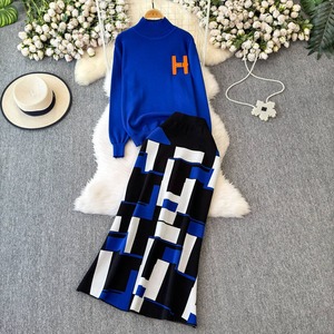 Ensemble deux pièces à manches longues pour femme : pull en maille à col montant et jupe slim à carreaux taille haute - Product Image 1