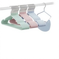 Kinder-Kleiderbügel in Babygröße Nahtlos Rutschfest Kompaktes Design für den Hausgebrauch Kunststoffbeschichtet Moderner Minimalistischer Stil