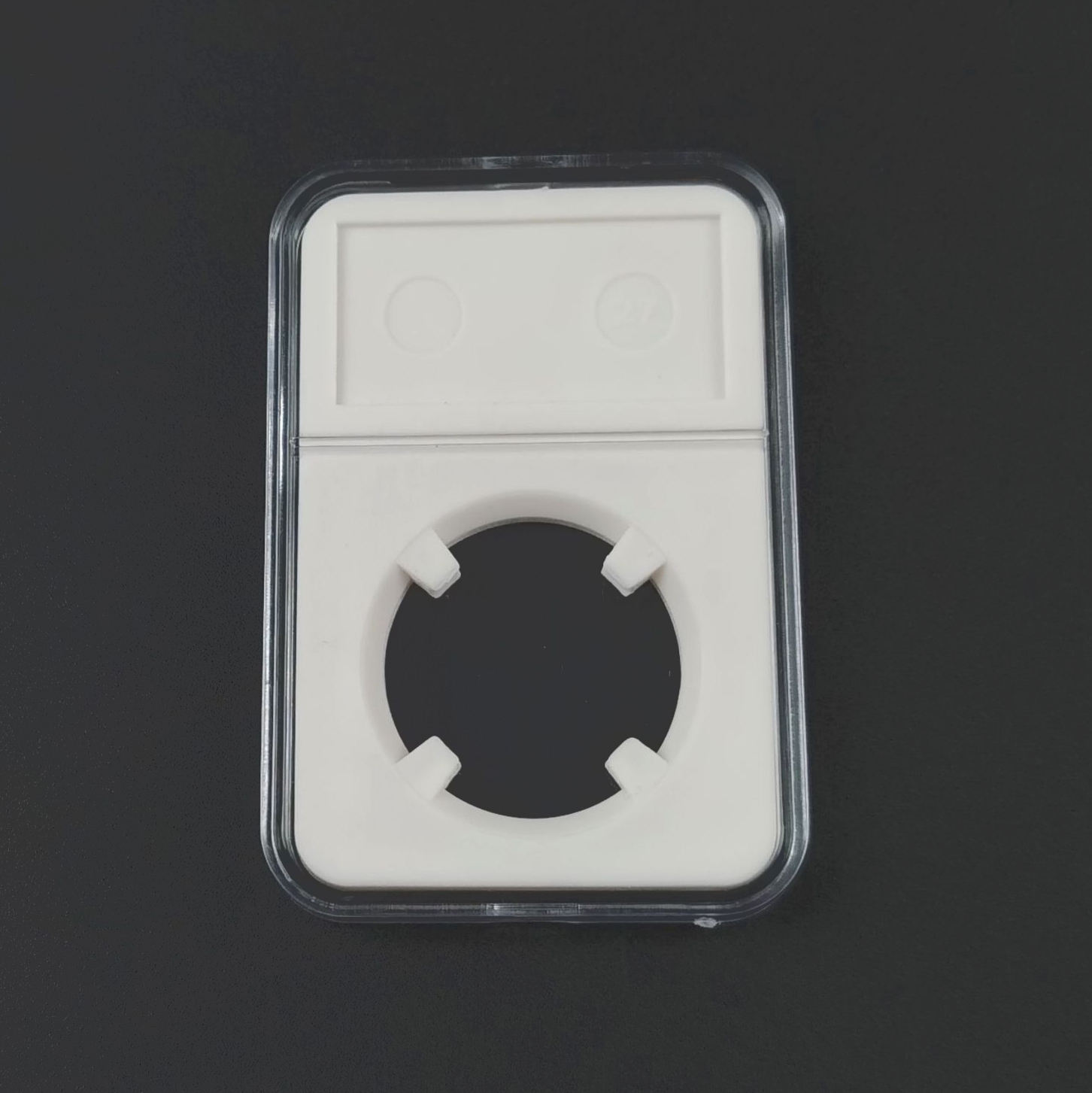 แผ่นรองสีขาว