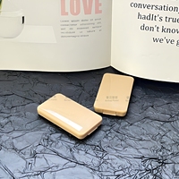 Palette cosmétique tout-en-un rectangulaire personnalisée en plastique ABS trois couleurs avec support pour pinceaux, correcteur, poudre à sourcils et contouring