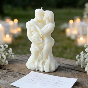Bougie parfumée en cire artistique avec sculpture de couple et motif rose en relief, décoration de table de mariage, souvenir romantique, cadeau - Product Image 2