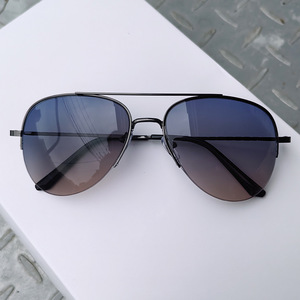 Super Cool <span class=keywords><strong>occhiali</strong></span> <span class=keywords><strong>da</strong></span> <span class=keywords><strong>sole</strong></span> con struttura in metallo gradiente <span class=keywords><strong>da</strong></span> uomo leggeri con protezione UV per la pesca e il campo pilota - Product Image 6