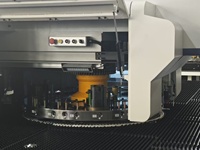 Machine à poinçonner CNC multifonctionnelle pour tôles d'aluminium et plaques galvanisées