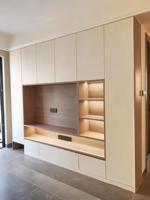 Mueble de TV Moderno con Iluminación LED, Cajones de Almacenamiento y Estantes Abiertos, Estilo Flotante en Nogal para Sala de Estar