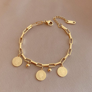 Pulsera de Cadena con Dije de Moneda de Acero Inoxidable Chapado en Oro PVD de 18K para Mujer |   Cadena de Eslabones Ovalados Hipoalergénica e Impermeable - Product Image 1