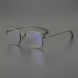 Ультралегкие очки для близорукости из чистого титана с бабочкой среднего луча для мужчин и женщин могут быть сопоставлены с количеством квадратной оправы