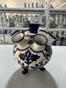 Vase d'arrangement de fleurs de tulipes d'art hollandais Vase en faïence de Delftware Pièce maîtresse Vase à fleurs à plusieurs trous - Product Image 2