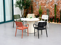 Ensemble de 6 tables et chaises de jardin modernes en métal, durables, en fer léger, résistantes aux intempéries, non pliables, pour restaurants, hôtels et jardins.