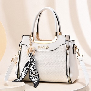 <span class=keywords><strong>Sac</strong></span> à bandoulière portable en <span class=keywords><strong>cuir</strong></span> <span class=keywords><strong>souple</strong></span> grande capacité avec fermeture éclair pour <span class=keywords><strong>femme</strong></span>, tendance transfrontalière Taizhou, nouvelle mode quotidienne 2024 - Product Image 2